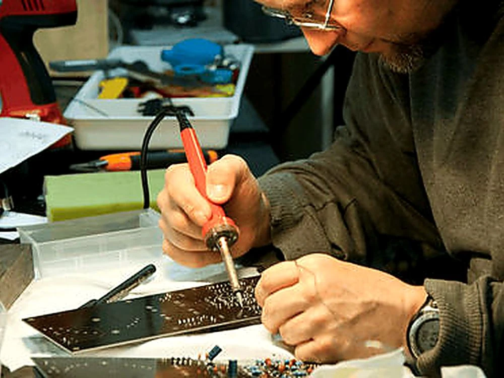 workers_ingenuity_forging_the_stars_of_auto_parts_quality